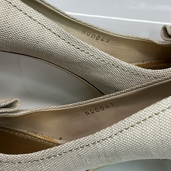 LOUIS VUITTON LOVE PLATE PEEPTOE PUMPS - Picture 4 of 15